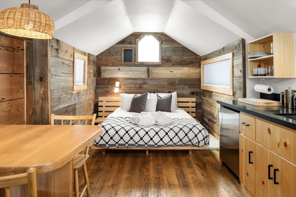 Markleeville Hotel | Desolation Hotel Hope Valley