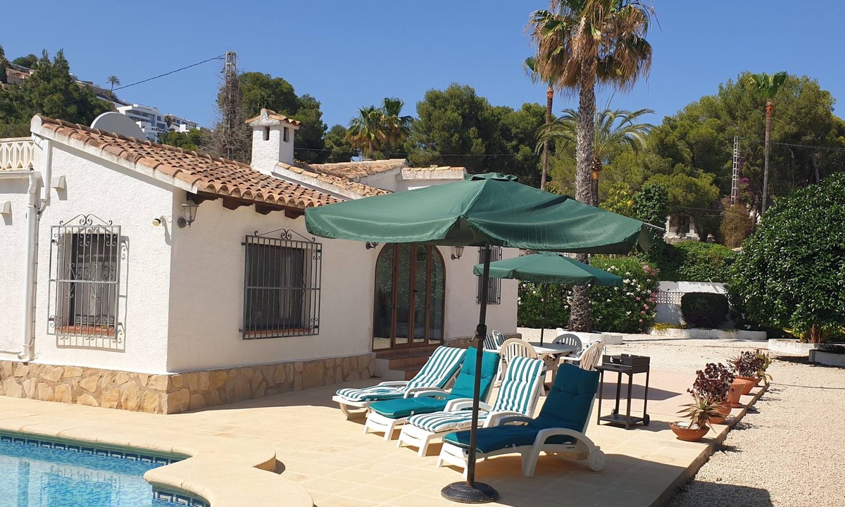 Benimeit Villa | Detached Villa Sleeps 6, Private Pool, Large Patio & Gardens. AirCon/FastWIFI!