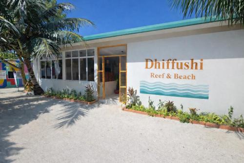 Dhiffushi House | Dhiffushi Reef & Beach
