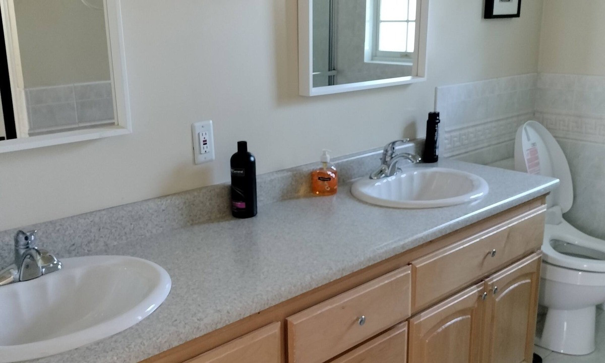 Alameda Apartment | Downtown Alameda Flat; walk to all shops and restaurants