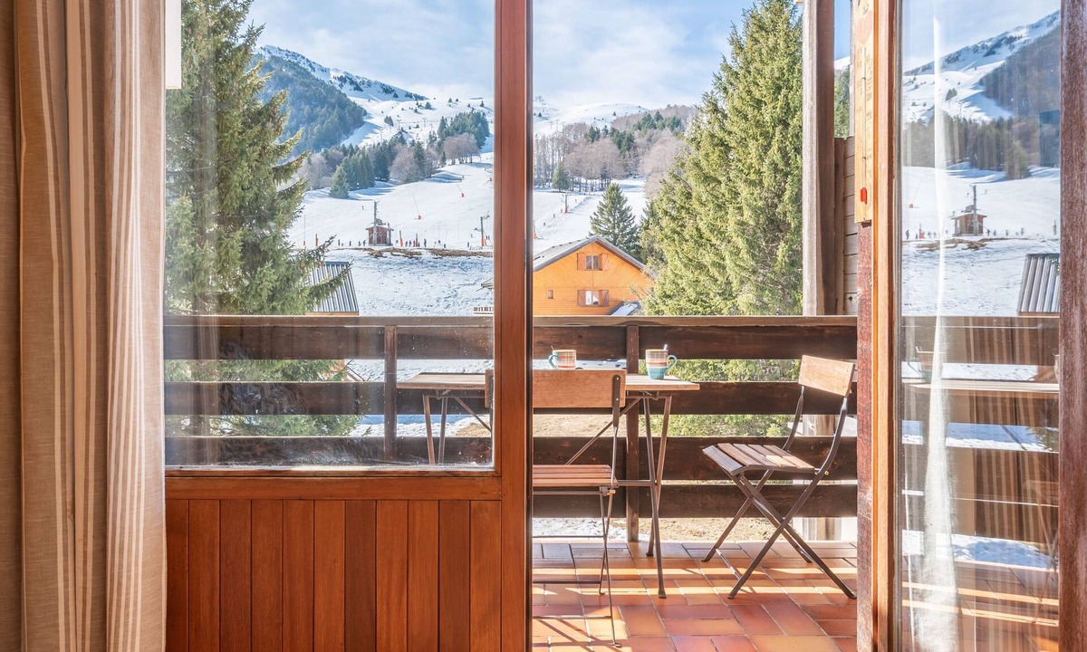 La Morte Apartment | Duplex Apartment 'Station Alpe Du Grand Serre' with Mountain View, Private Terrace and Wi-Fi