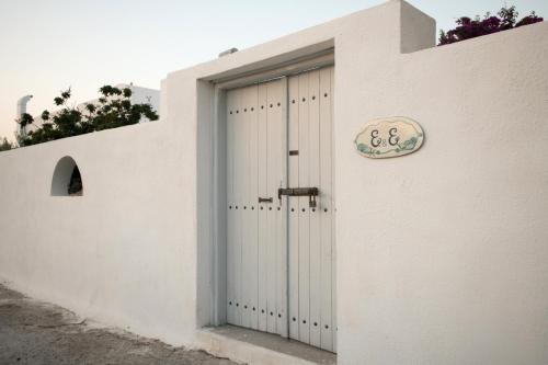 Kamari Villa | E & E
