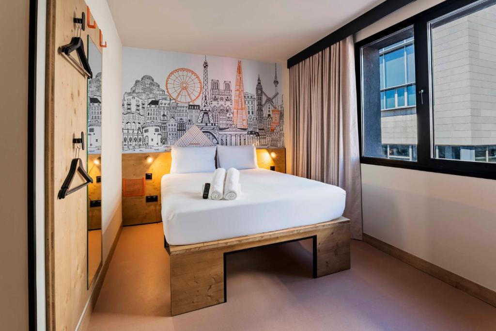 Simancas Hotel | easyHotel Madrid Alcala