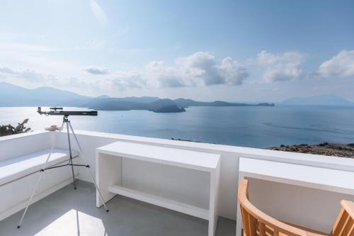 Plaka Villa | Eight Infinity Suites - Cliffside Residence -