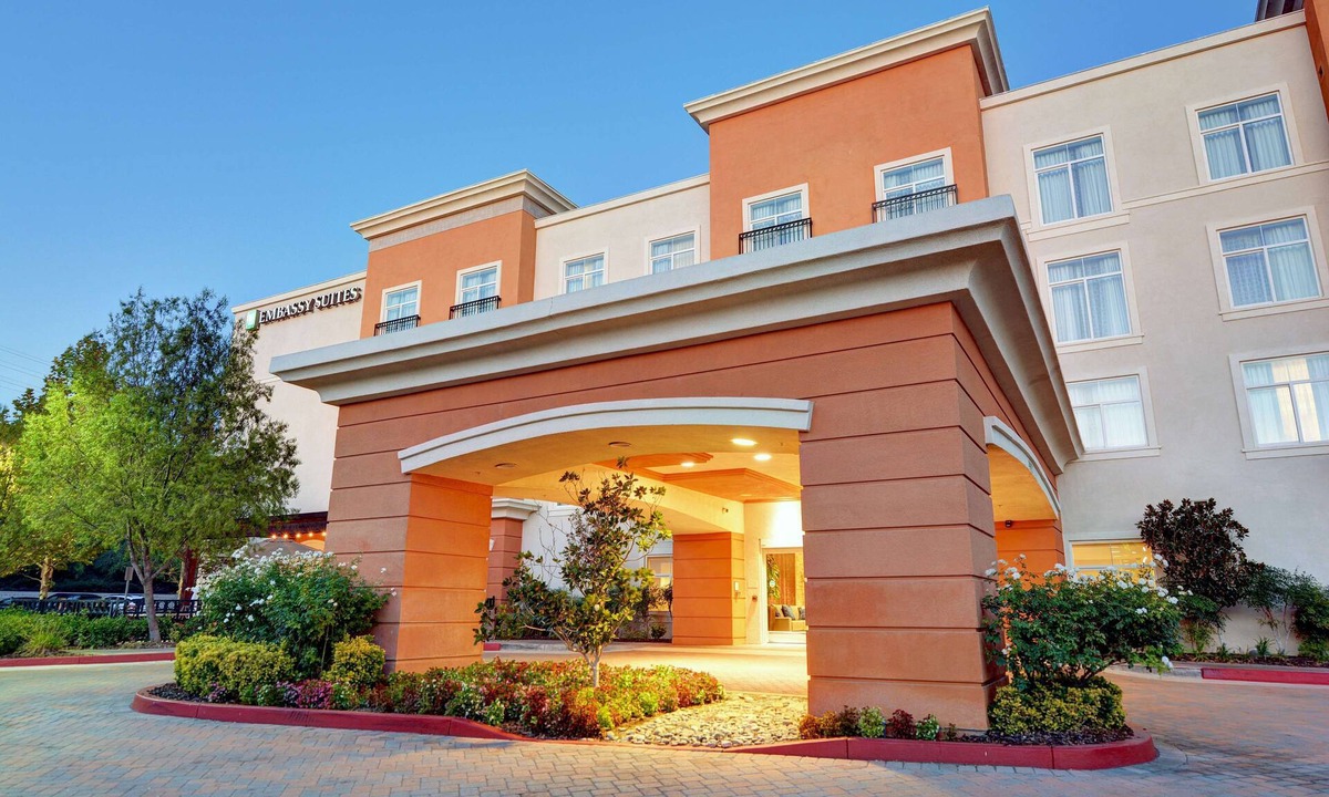 Valencia Hotel | Embassy Suites by Hilton Valencia