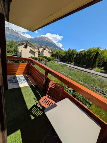 Savines-le-Lac Apartment | Face au lac avec parking, proche commerces