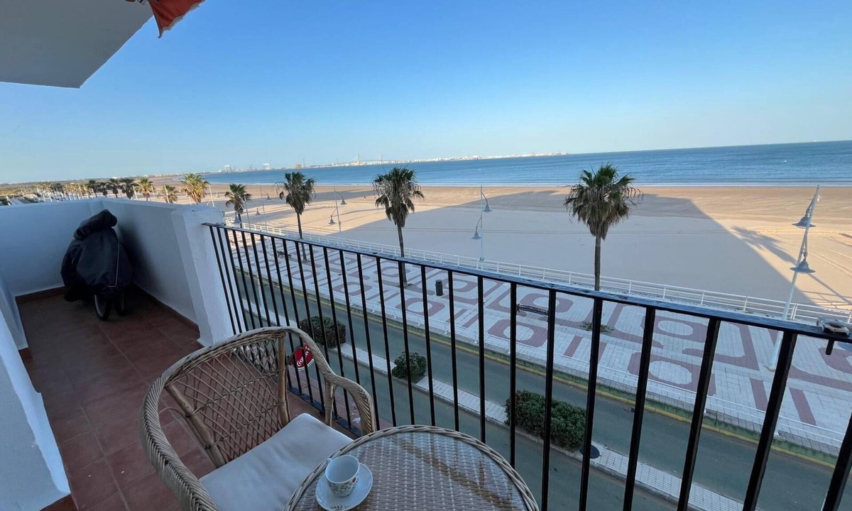 Valdelagrana Apartment | Front line beach apartment in Puerto de Santa María (Cádiz)