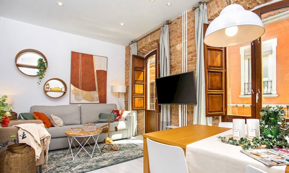 Central District Apartment | Genteel Home Zacatin 302