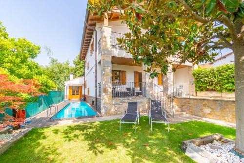 Zizur Mayor Apartment | Gran casa rural con piscina a 3 mi de Pamplona