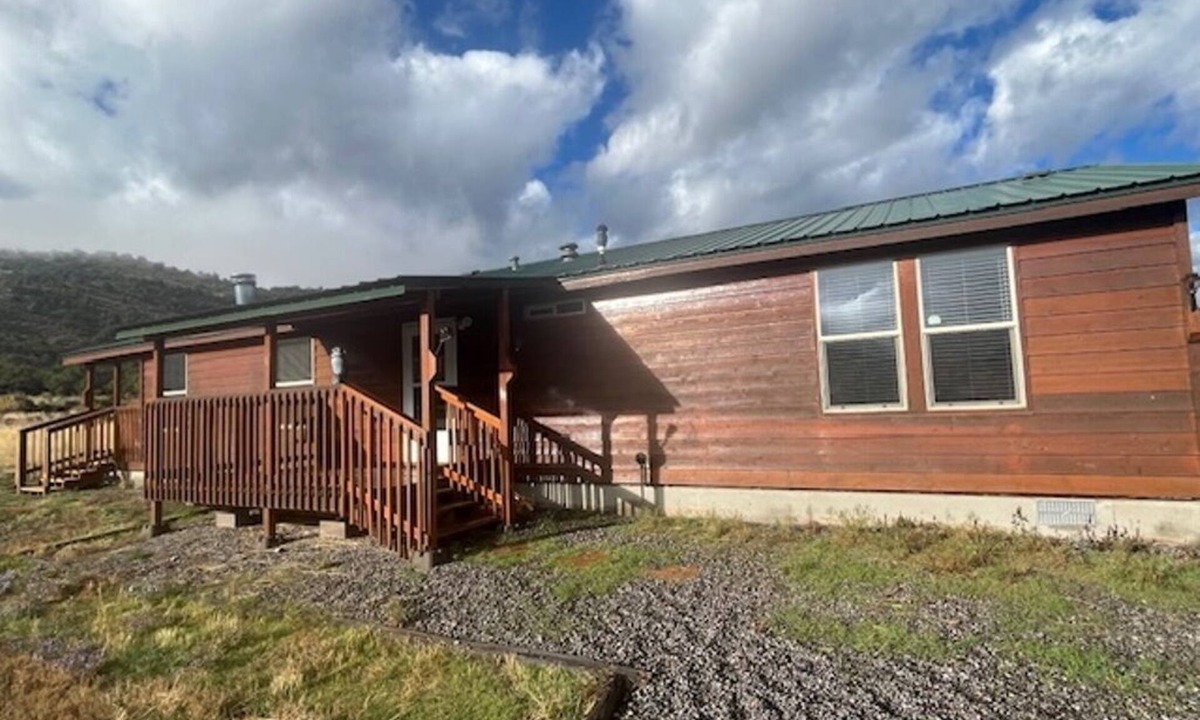 South Fork House | Great Space for Relaxing, Roomy House. Trailer Parking Plentiful, 3 Acres