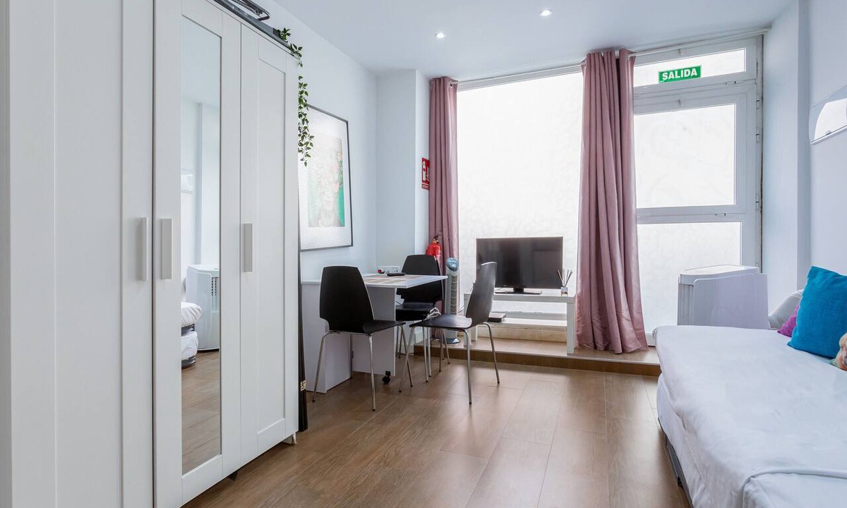 Salamanca Apartment | Ground floor studio in Goya, Madrid