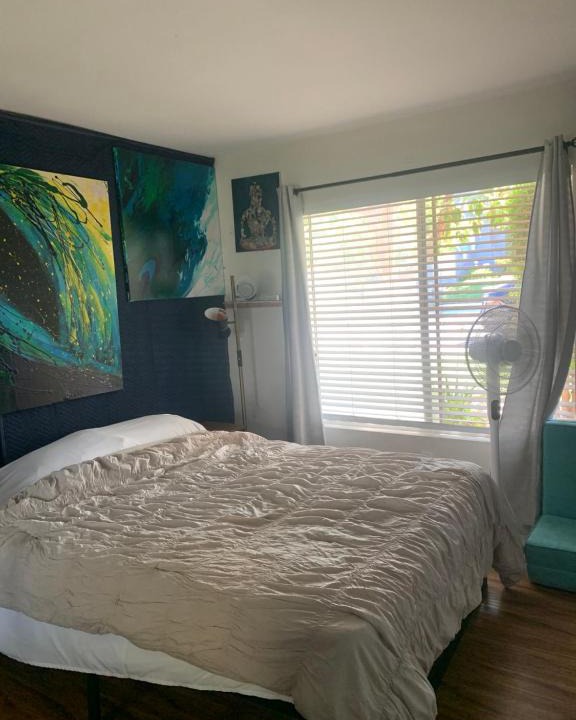 Thousand Oaks House | Guest room/shared bath chill vibes