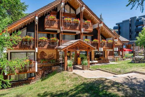 Les Claux Hotel | Hôtel Ecureuil