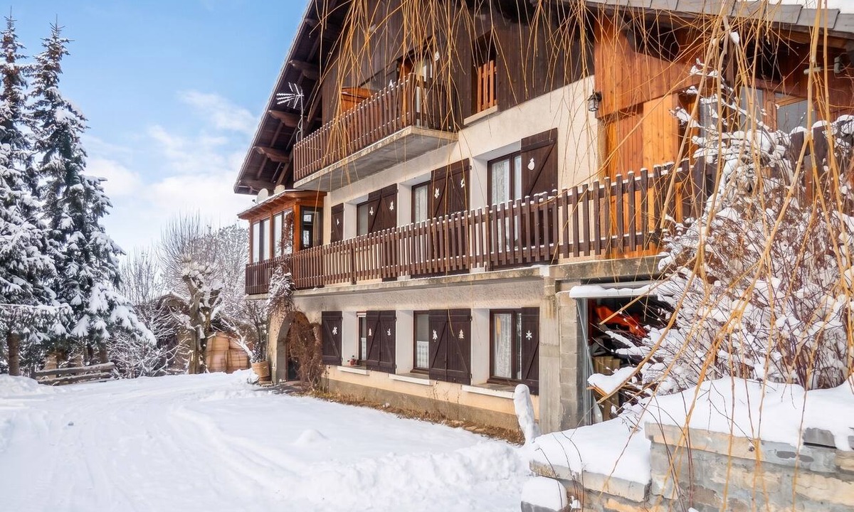 Saint-Leger-les-Melezes House | Homerez - House in Saint-Léger-les-Mélèzes