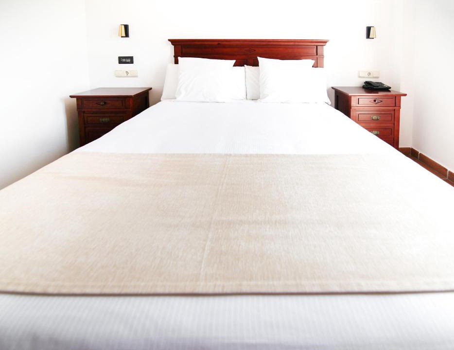 Zahara de los Atunes House | Hostal La Muralla