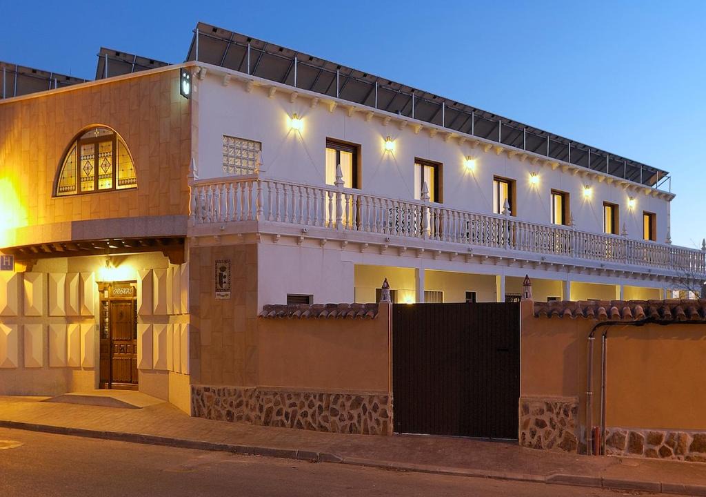 Layos House | Hostal Rural El Tejar
