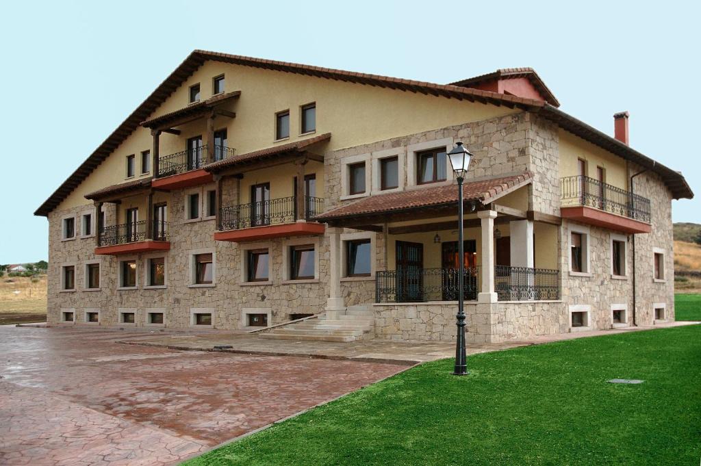 Navarredonda de Gredos Hotel | Hotel Garabatos