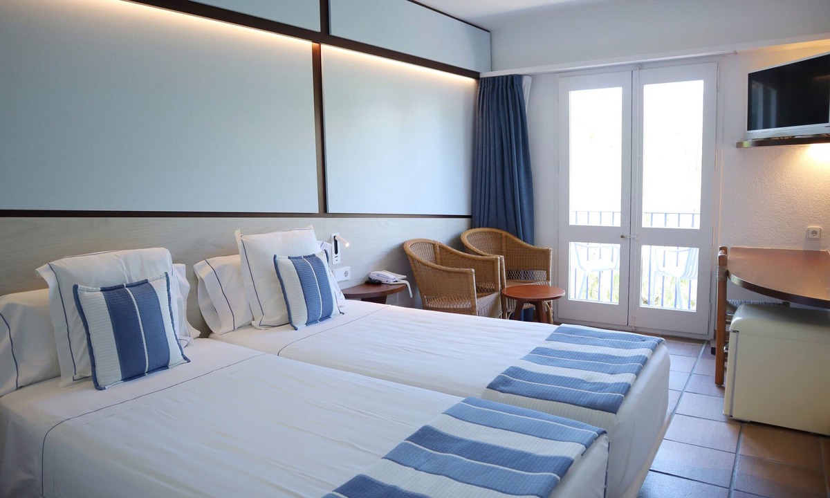 Portlligat Hotel | Hotel Villa Blaumar