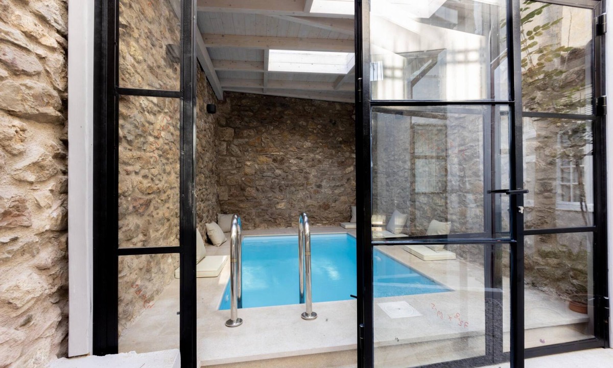 Plaka Apartment | Incomparable Plaka s Lux 2bdrm Apt w Pvt Heated Pool