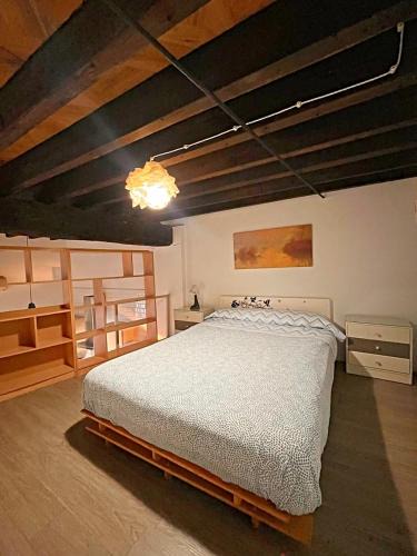 Montilla Apartment | InHome Central Studio