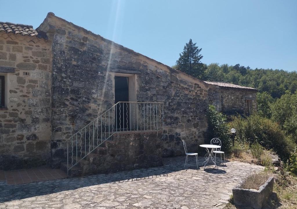 Simiane-la-Rotonde Apartment | L' ABBADIE