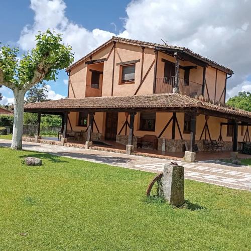 Madrigal de la Vera Hotel | La Muralla de Gredos Hotel Rural