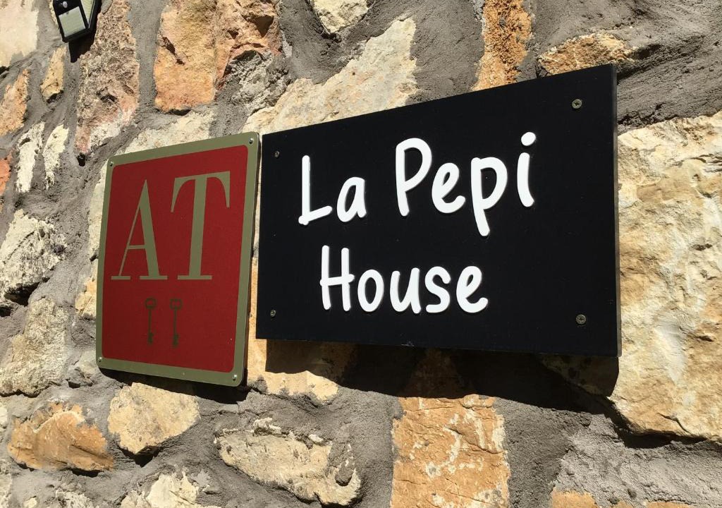 Arcones Hotel | La Pepi house