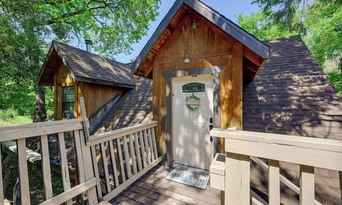 Wishon Apartment | 'lakeside Bear Lodge' Studio: 9 Mi to Bass Lake!