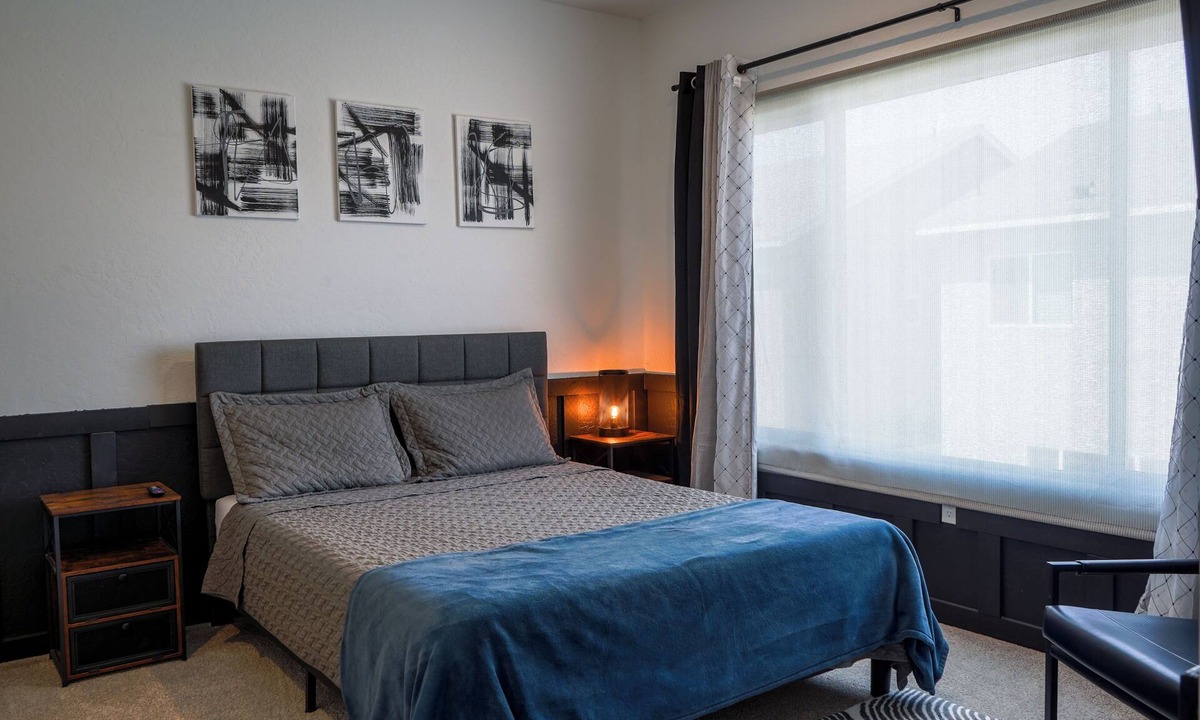 Hanford Apartment | Large Private Studio w/Kitchen & Bath