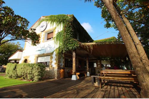 Somo Hostel | Latas Surf House