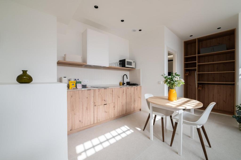 San Blas-Canillejas Apartment | Longares 9 Studios