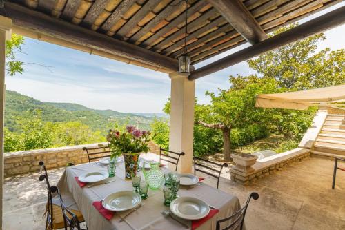 Saignon Villa | Longomai