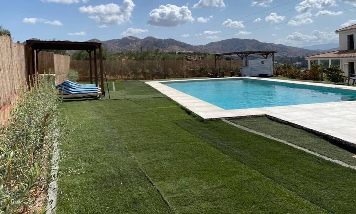 Alora Villa | Los Olivos Farm. álora. Malaga. events. Parties. Pool 15 x 8 meters.