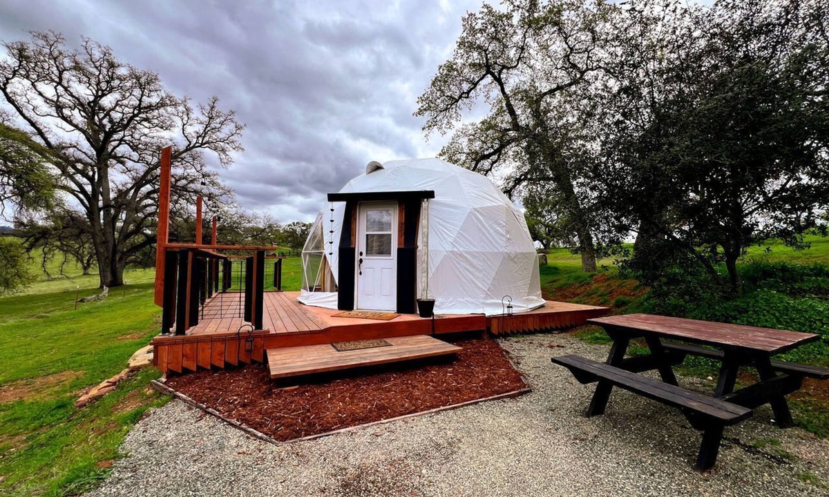 Wheatland RV Rental | Luxurious Rustic Dome with Private Deck and Picnic Table in California