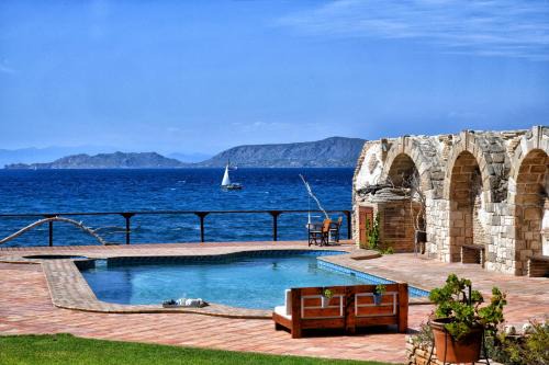 Korithion Villa | Luxurious Villa by the sea