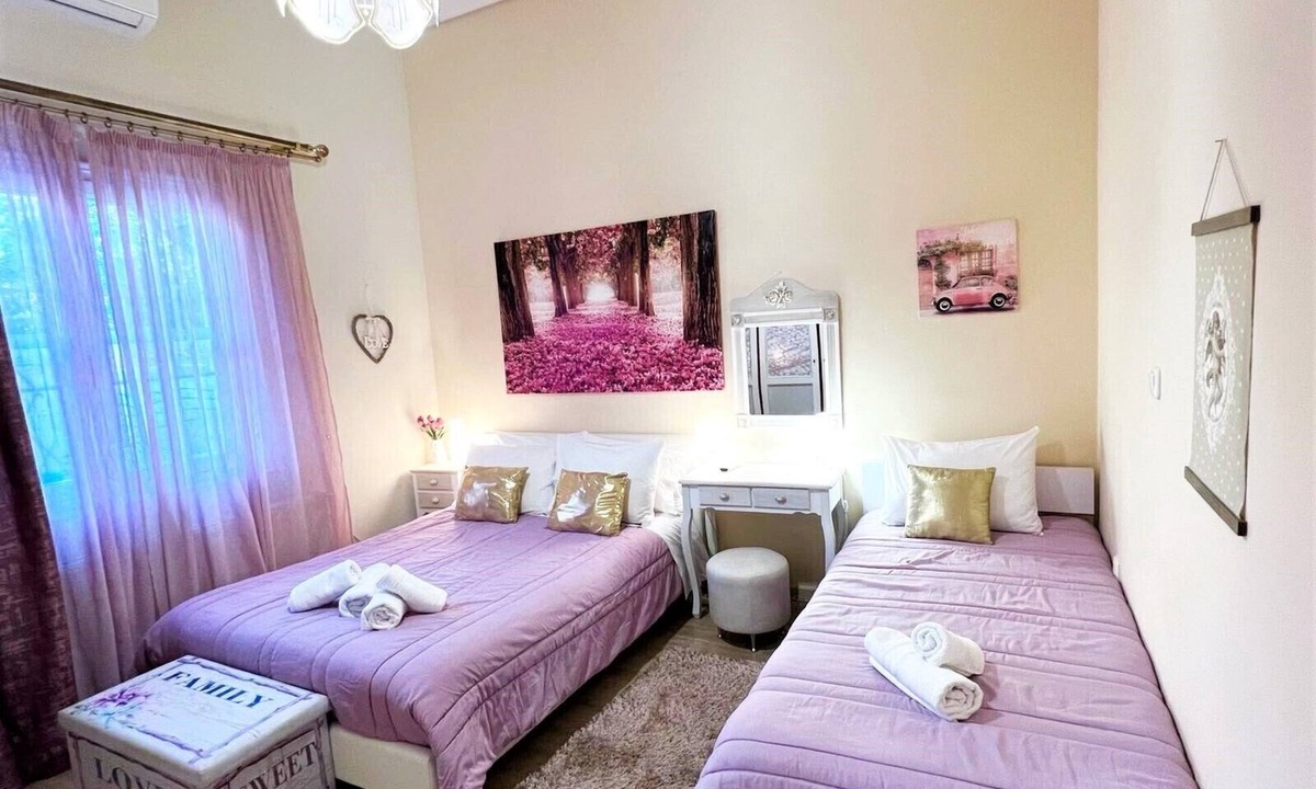 Itea House | Luxury, cozy flat with yard anf fireplace, in the ancient port of Delphi