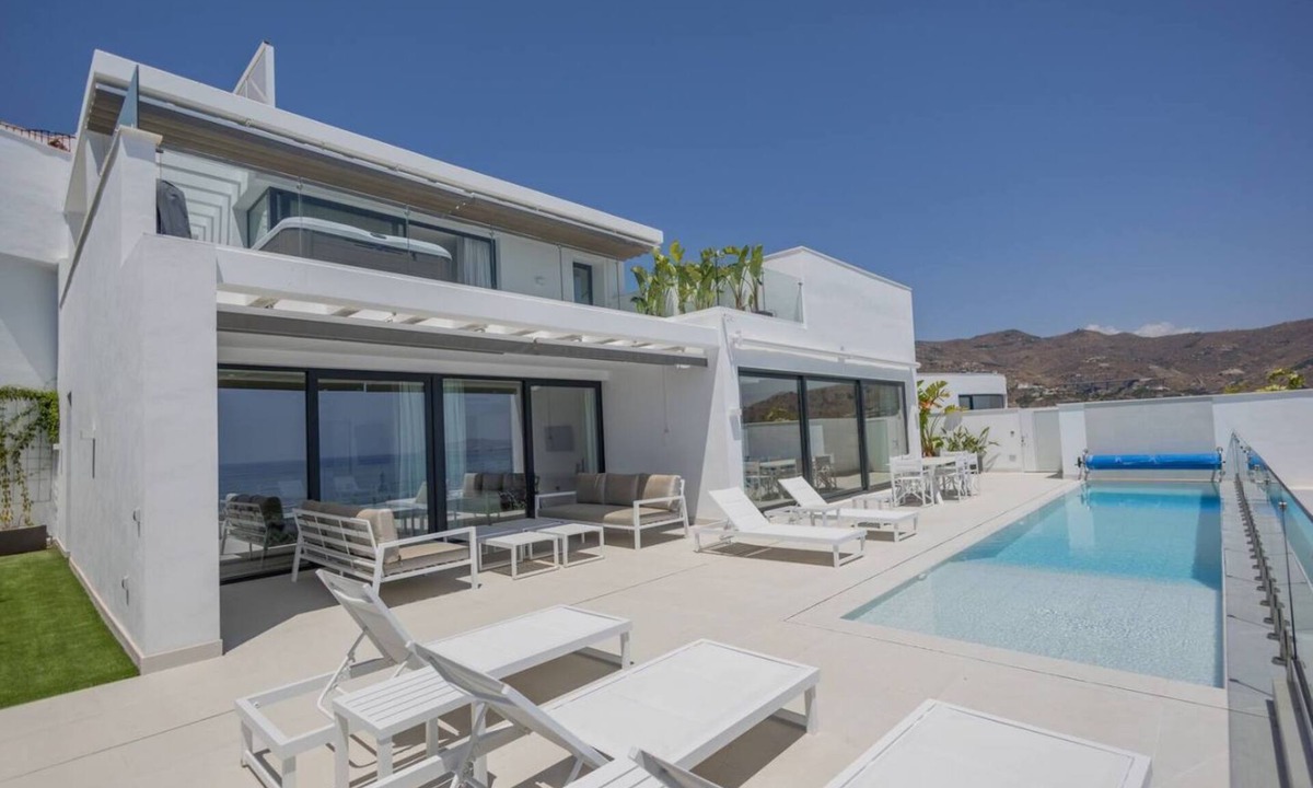 Velilla-Taramay Villa | Luxury private villa · Infinity pool and jacuzzi LGL 15