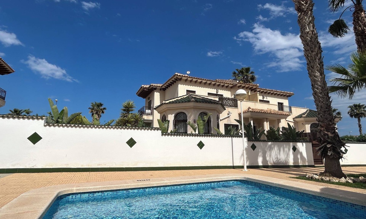 Quesada Villa | Luxury villa "Casa Real" within walking distance of downtown