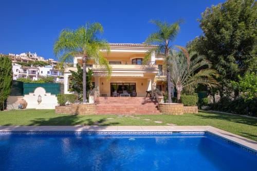 Benahavis Villa | Magnifica Villa con Piscina en Los Arqueros Golf