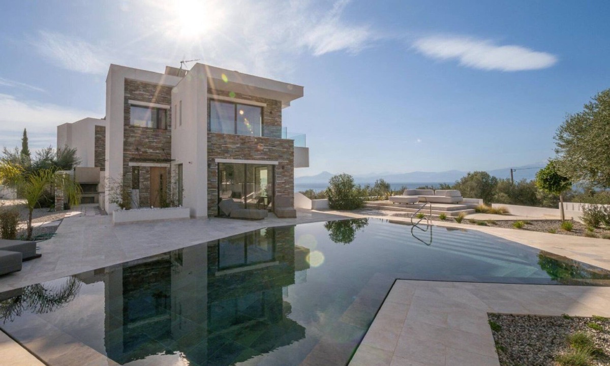 Loutraki-Agioi Theodoroi Villa | Magnificent Beachfront Loutraki Villa | Villa Azure Coast | 4 Bedrooms |.