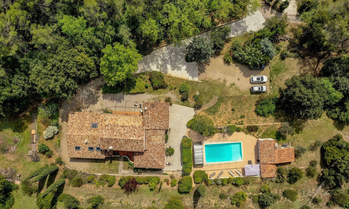 Flayosc Villa | Magnificent villa in a quiet location, view, large spaces, fully equipped, airco and wifi