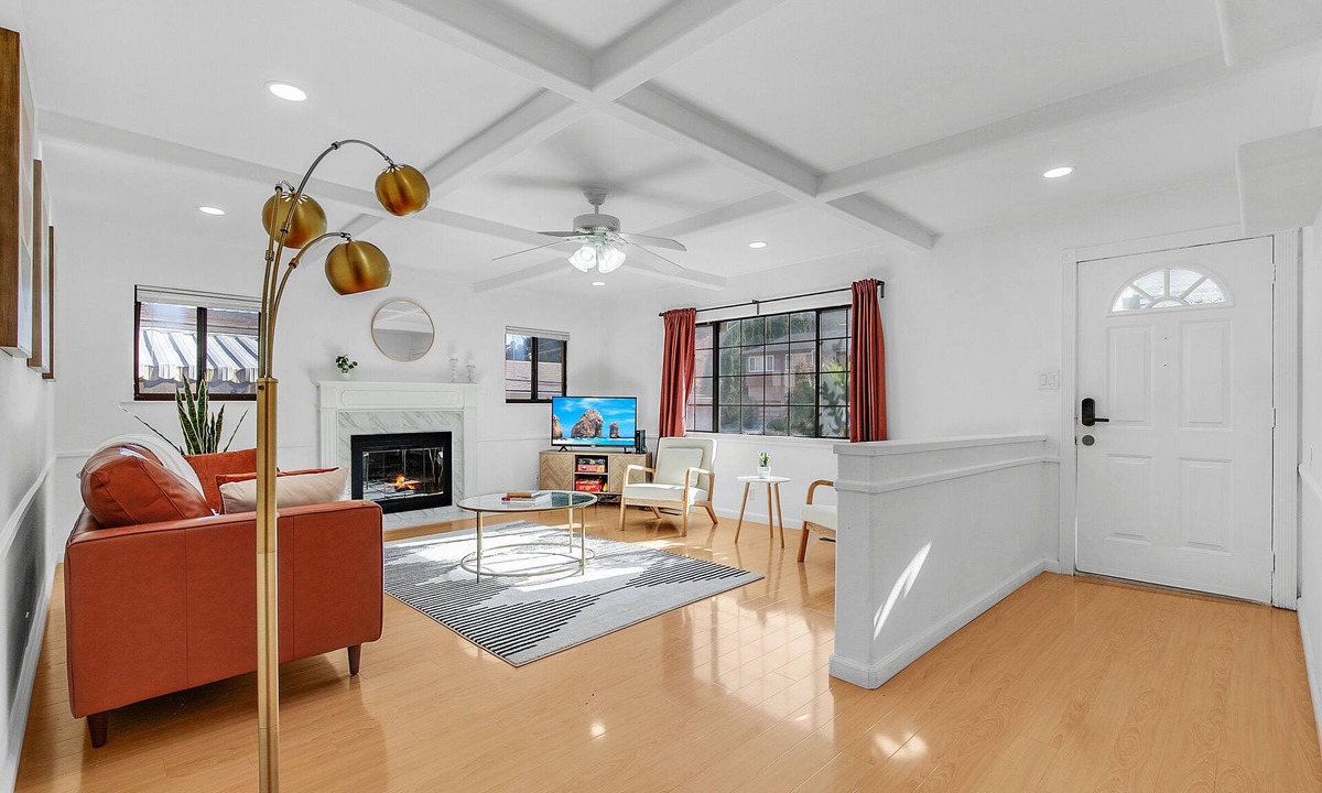 Castro Valley House | Modern 4 Bedroom Vacation home @ Castro Valley, King or Queen for all