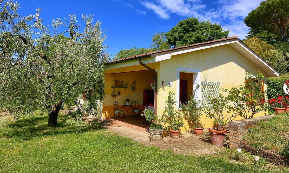 Graffignano Cottage | Modern Cottage in Graffignano Italy with Swimming Pool