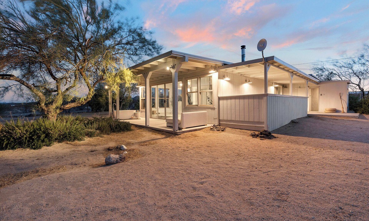 Landers Cabin | Modern Desert cabin with 360' views in beautiful Landers