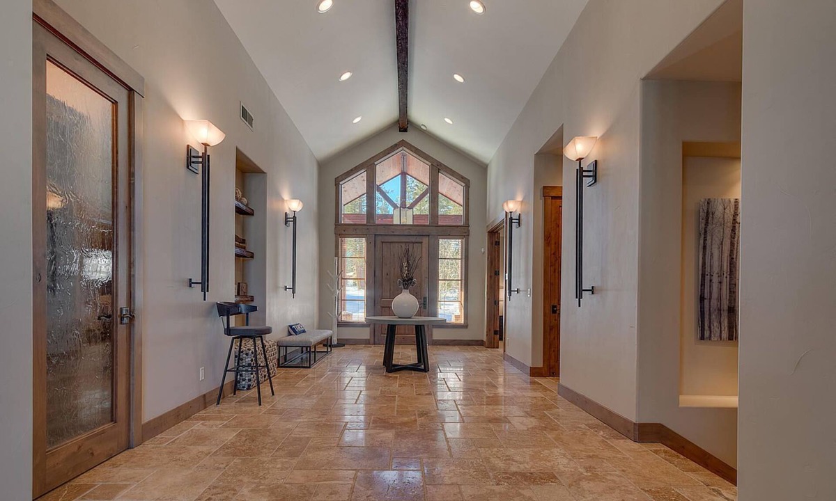 Truckee House | Mountain Majesty at Grays Crossing By Tahoe Getaways - 4BR 4BA w/Private Hot Tub