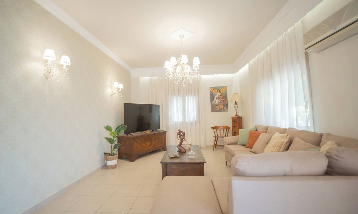 Istron Villa | Mulberry tree Villa