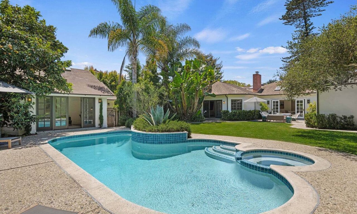 Hedgerow House | NEW Montecito Hedgerow Jewel Box, 4BD/3BA, with Pool and Jacuzzi!