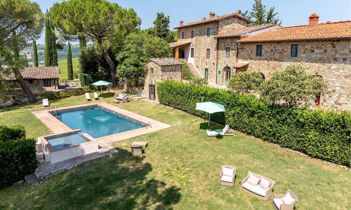 Tavarnelle Val di Pesa Villa | Nice apartment in villa for 2 people with WIFI, pool and TV, close to Greve In Chianti