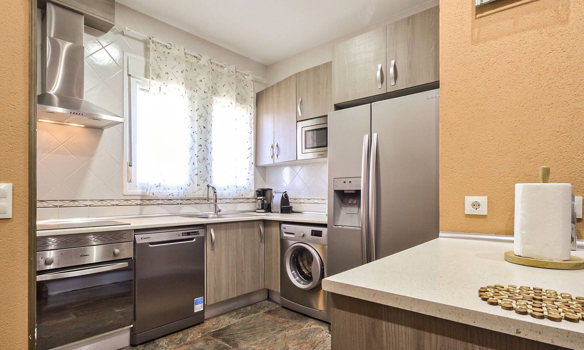 Navaluenga House | Nice home in Navaluenga with kitchen