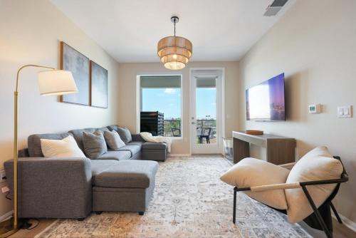 North Park Apartment | North Park Modern 2BR King Beds, Workspaces, Parking